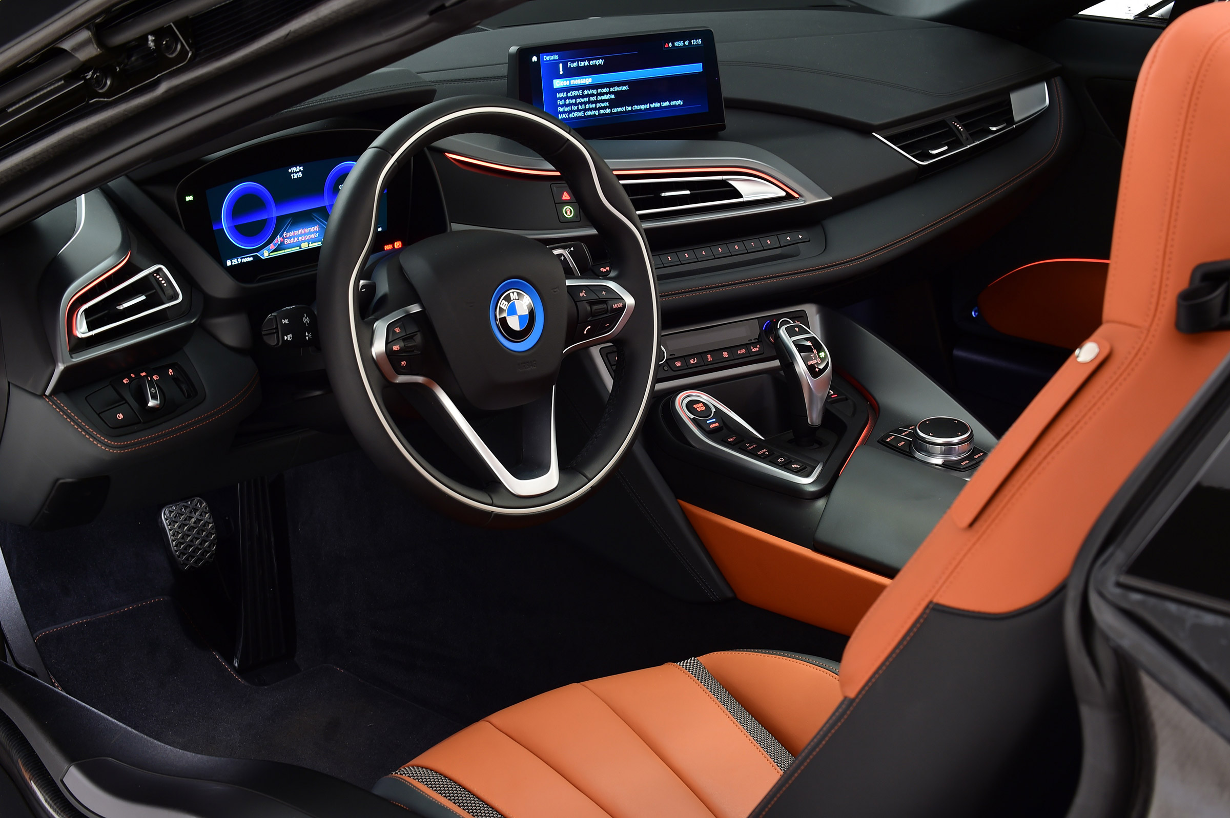 BMW i8 Roadster - interior