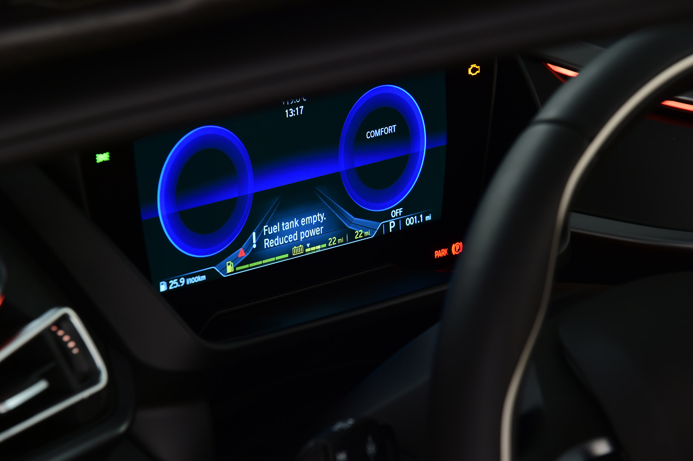 BMW i8 Roadster - dials
