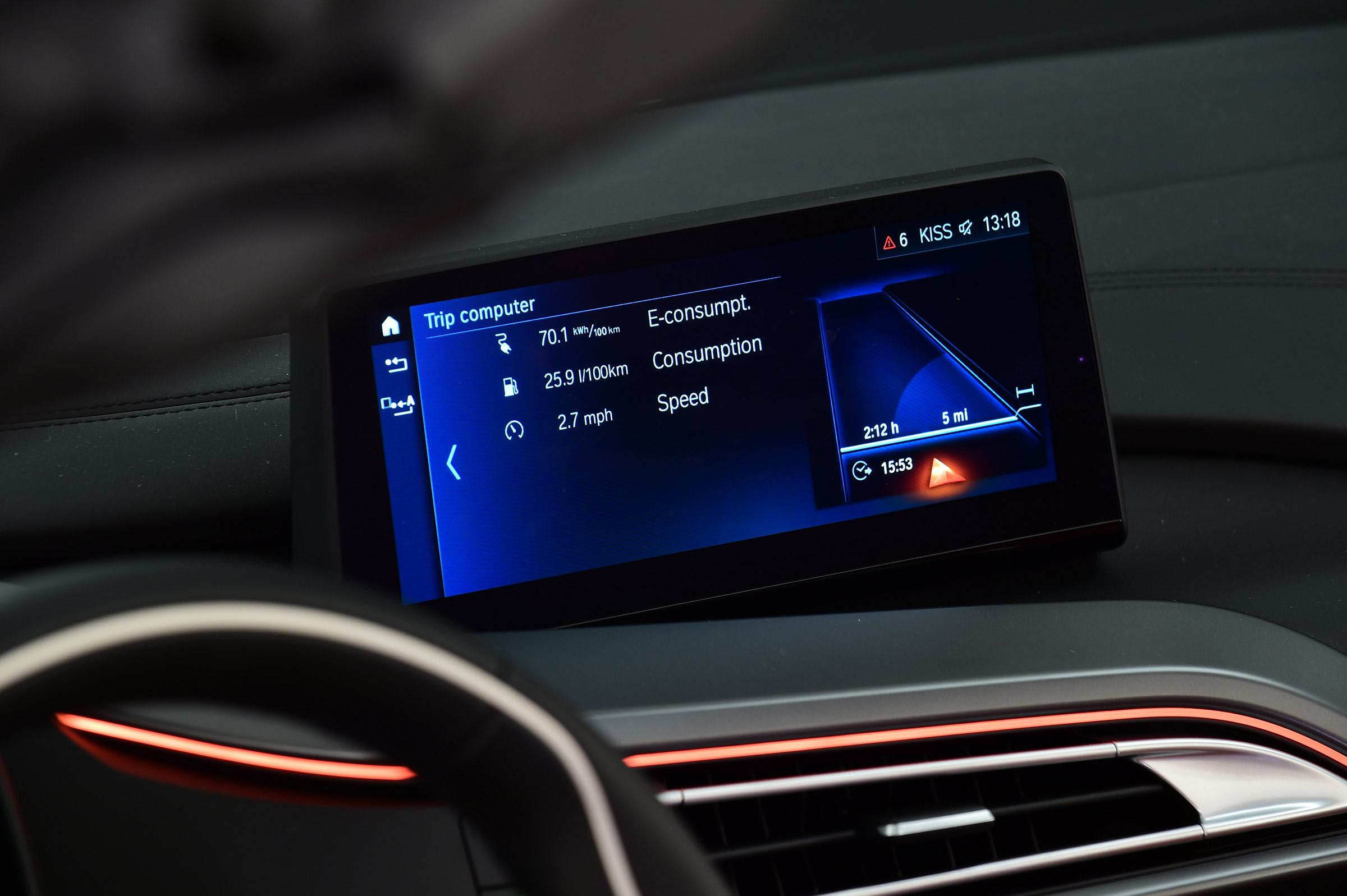 BMW i8 Roadster - dash