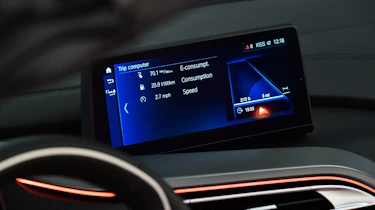 BMW i8 Roadster - dash