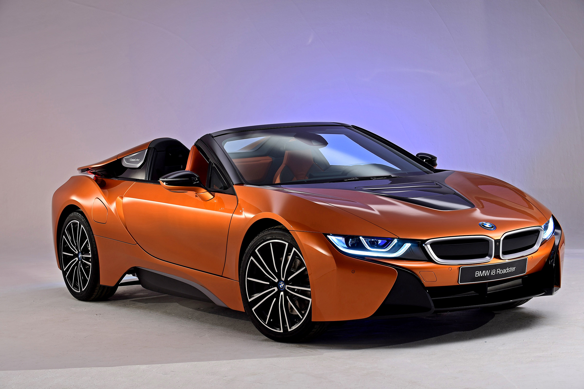 BMW i8 Roadster - front wing