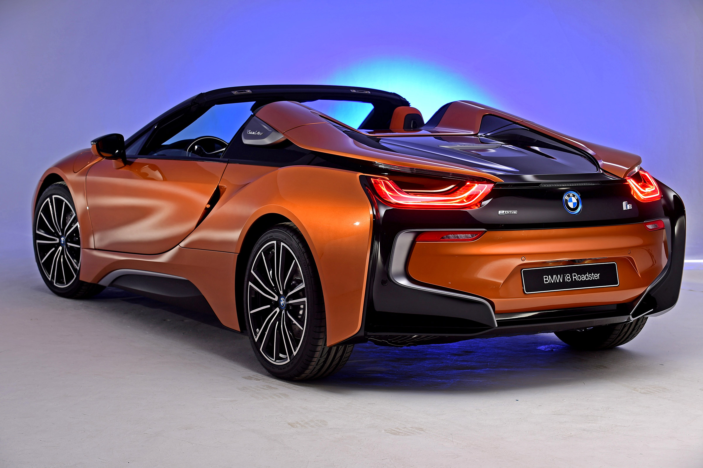 BMW i8 Roadster - rear