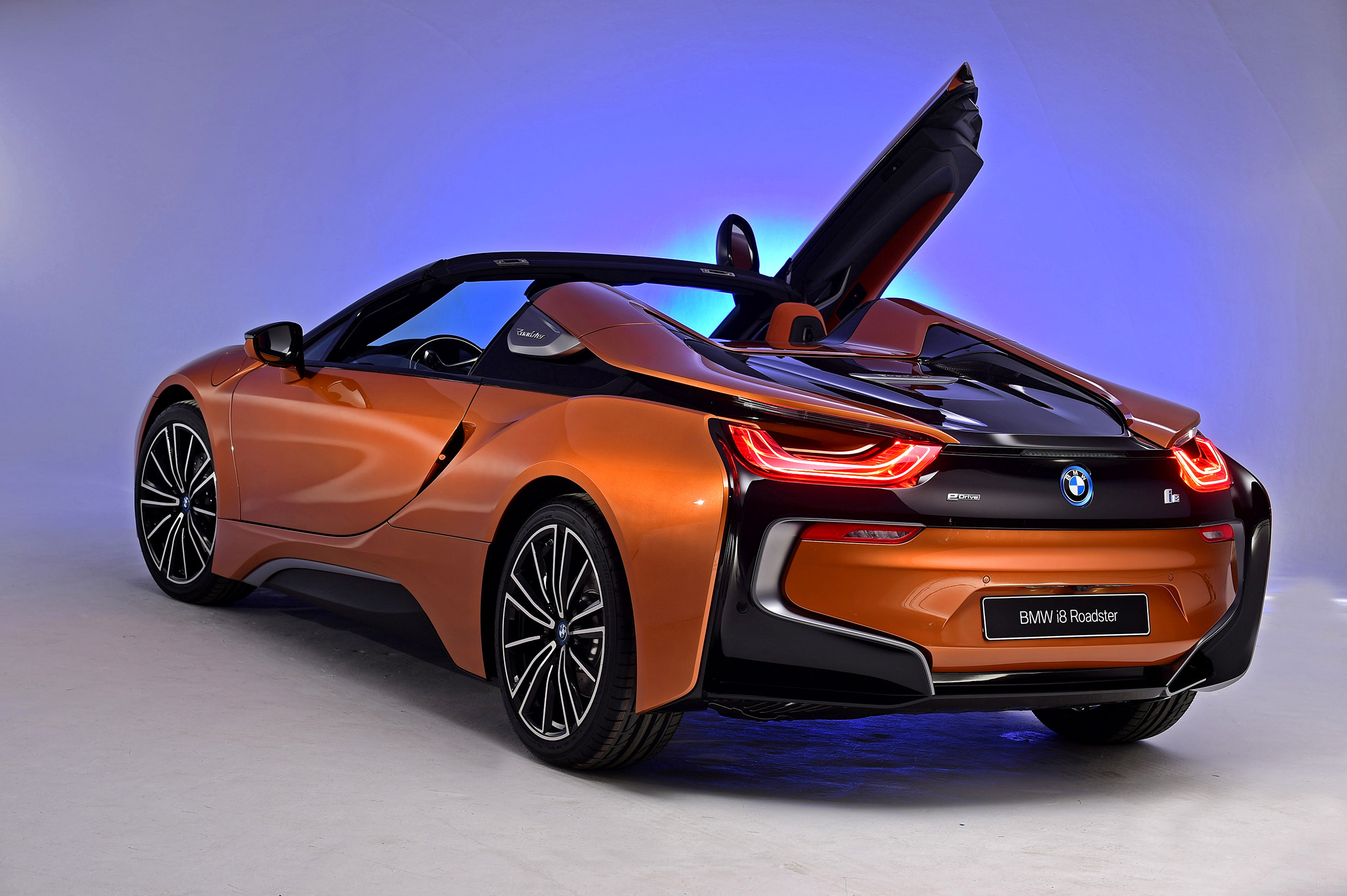 BMW i8 Roadster - door open
