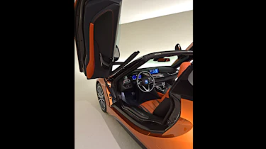 BMW i8 Roadster - door