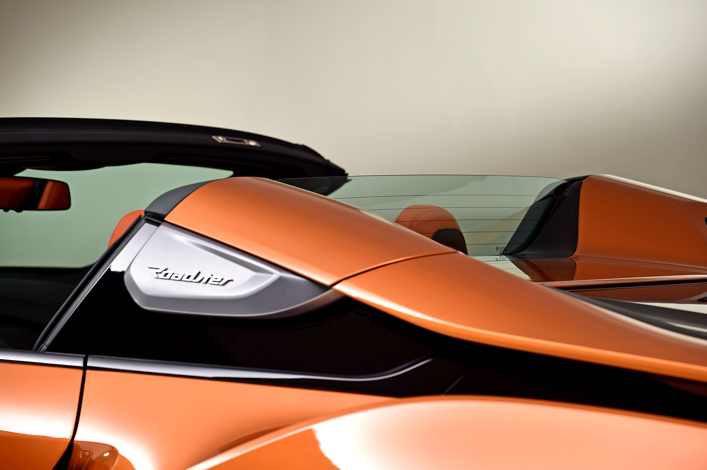 BMW i8 Roadster - buttress