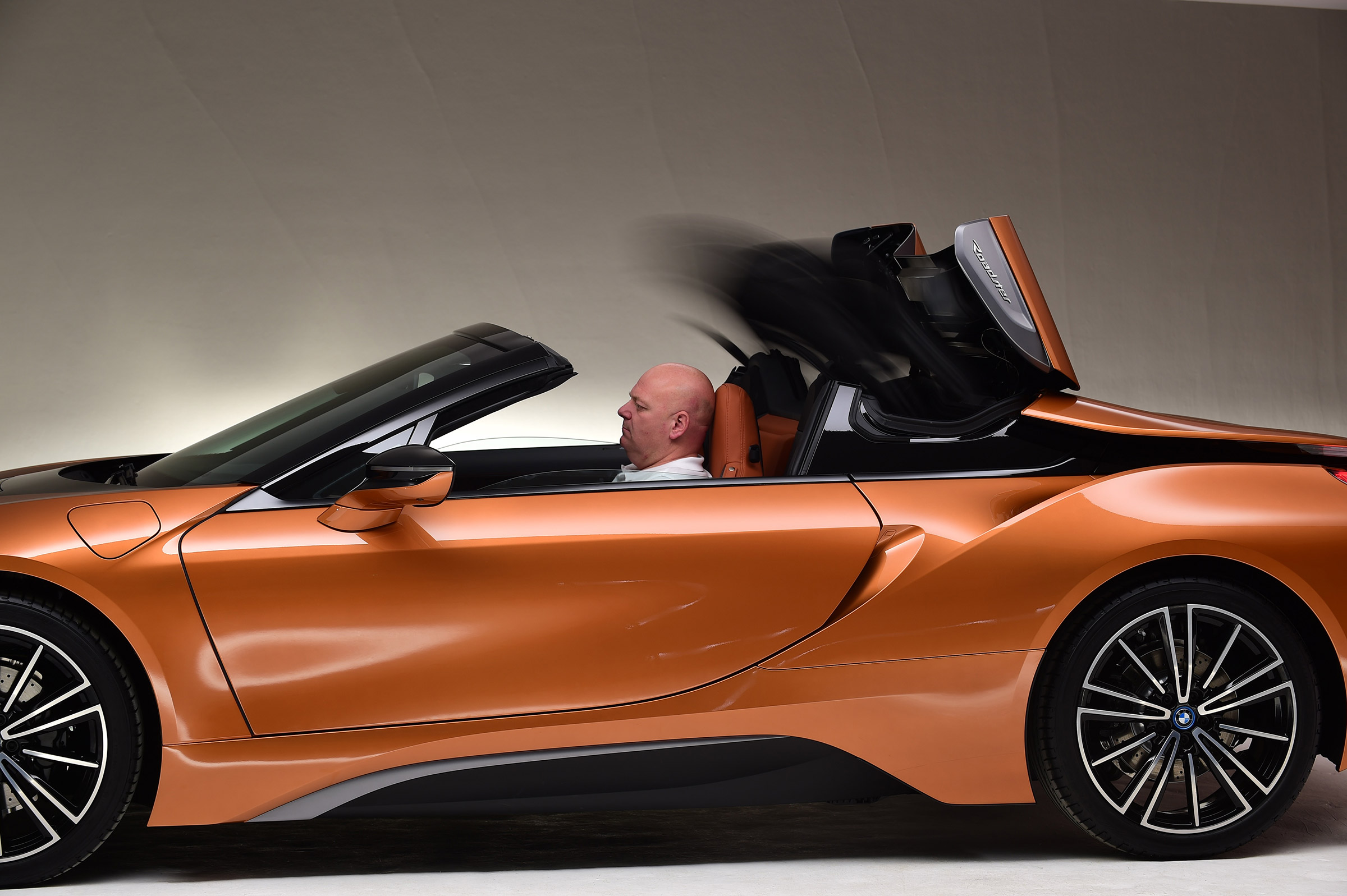 BMW i8 Roadster - roof