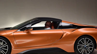 BMW i8 Roadster - roof