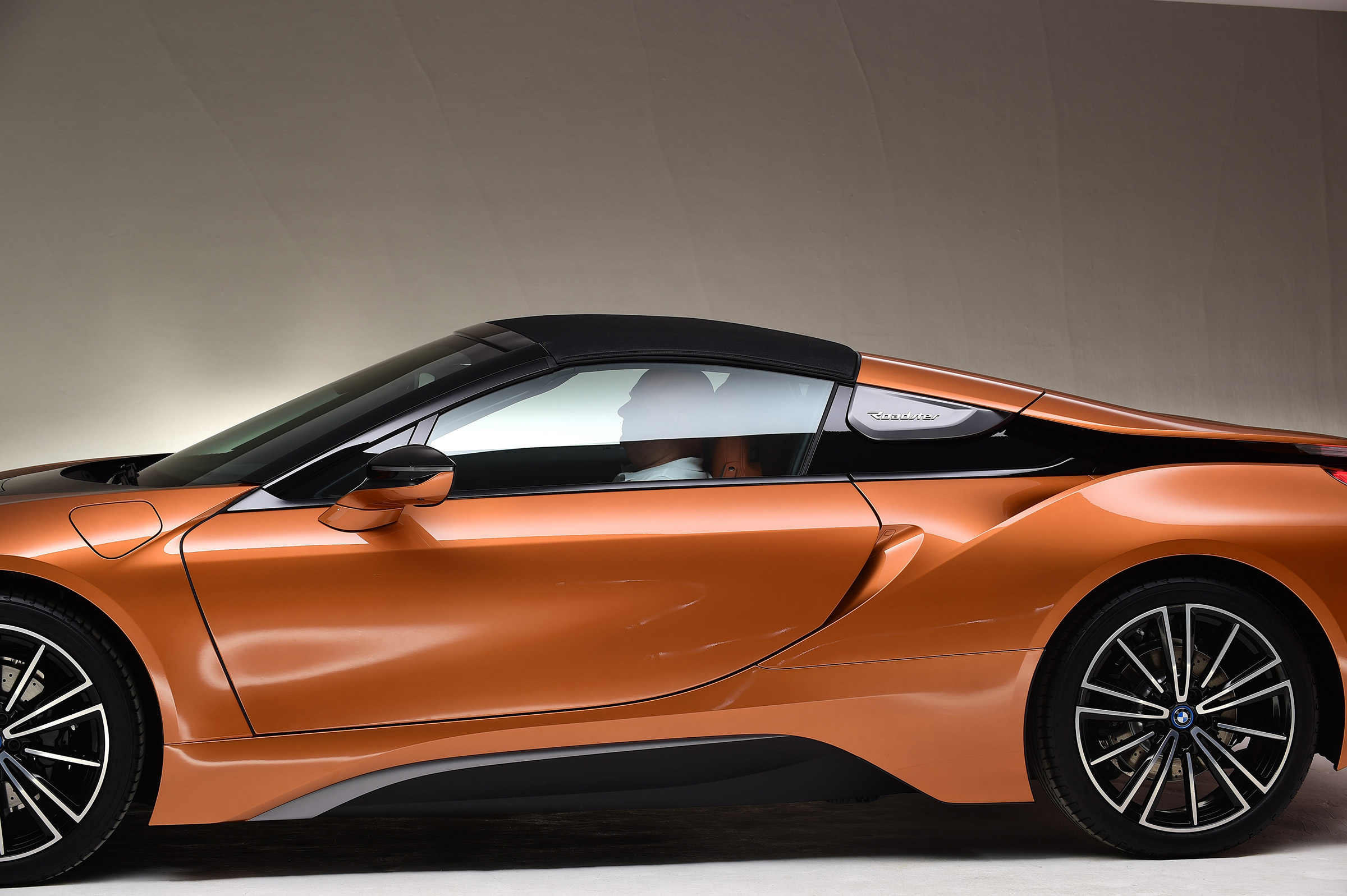 BMW i8 Roadster - roof