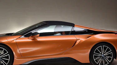 BMW i8 Roadster - roof
