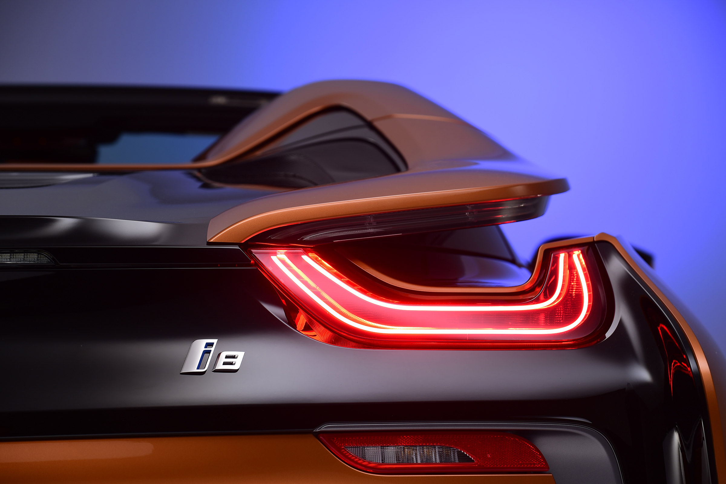 BMW i8 Roadster - rear light