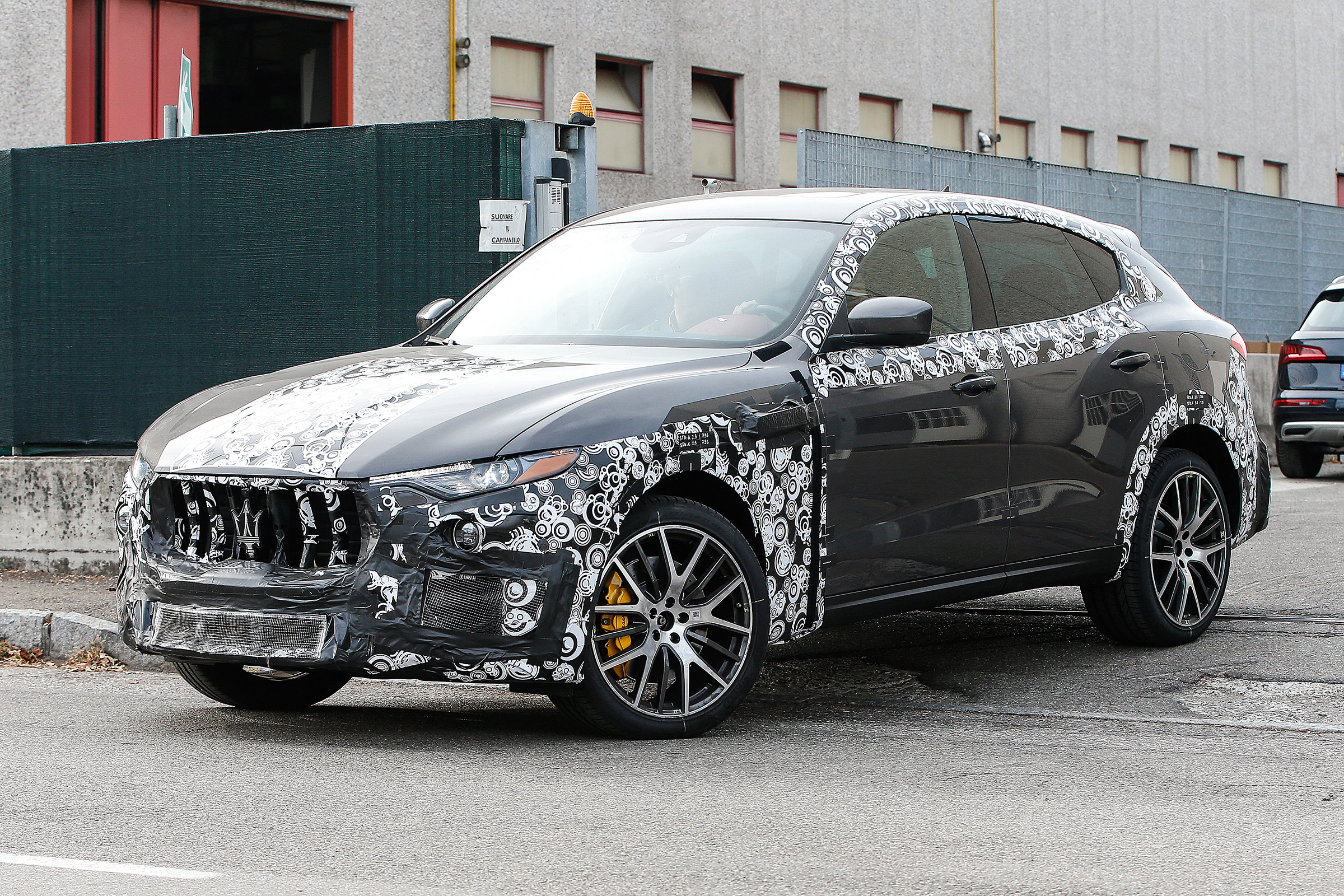 Maserati Levante spied - front quarter
