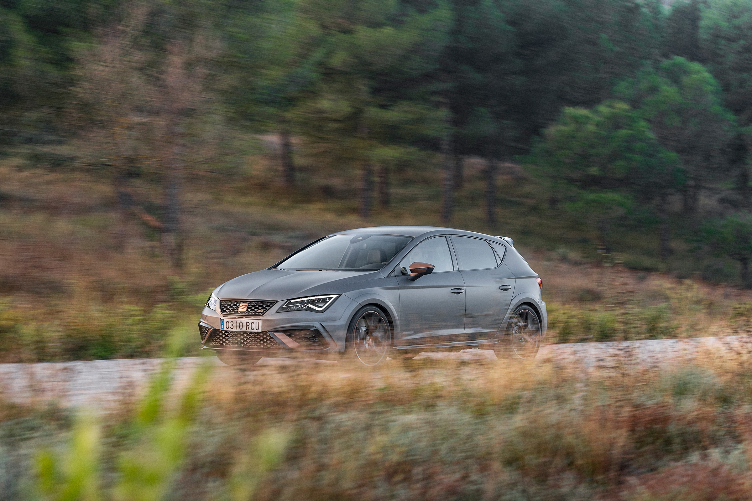 SEAT Leon Cupra R – front quarter