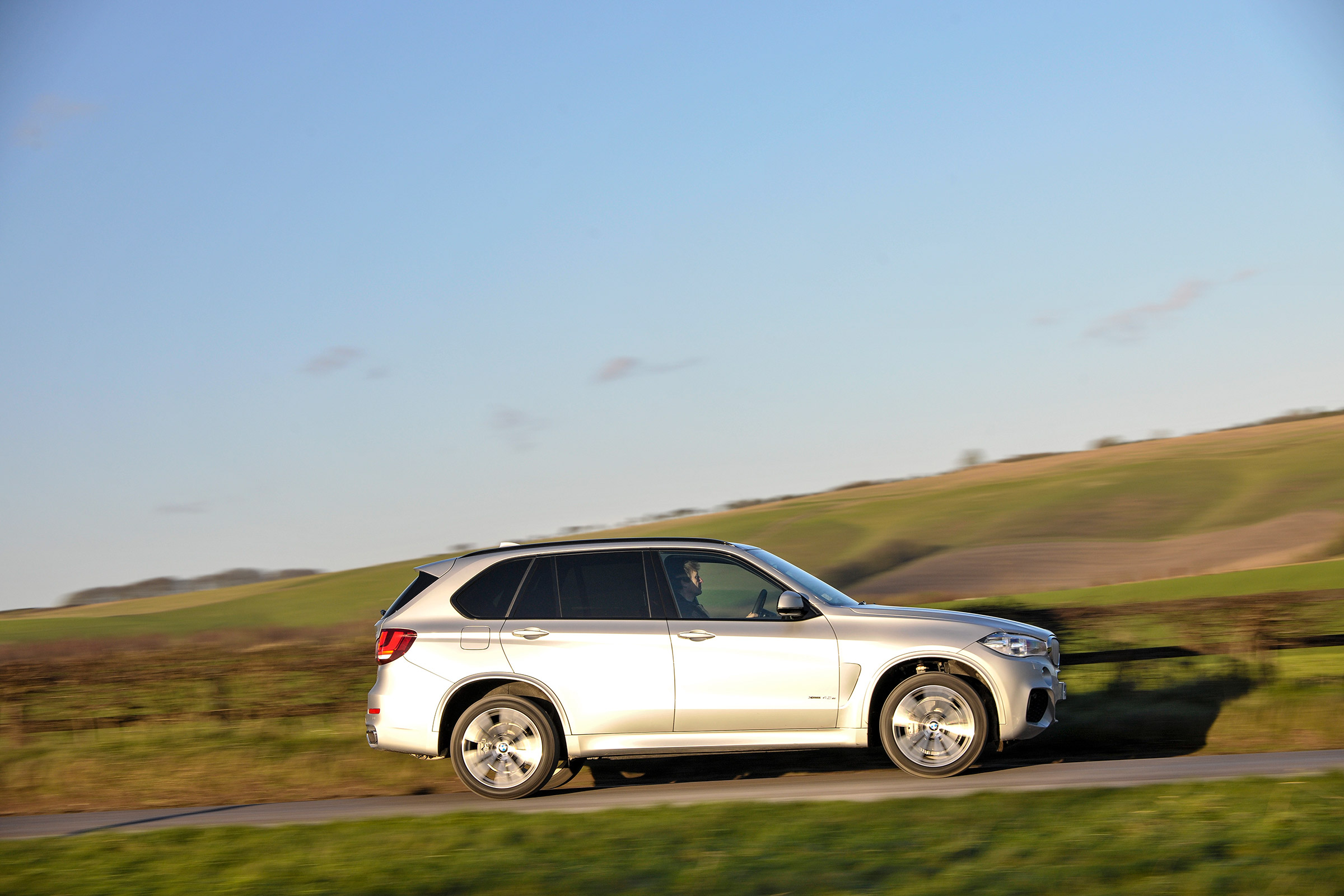 BMW X5 40e - profile