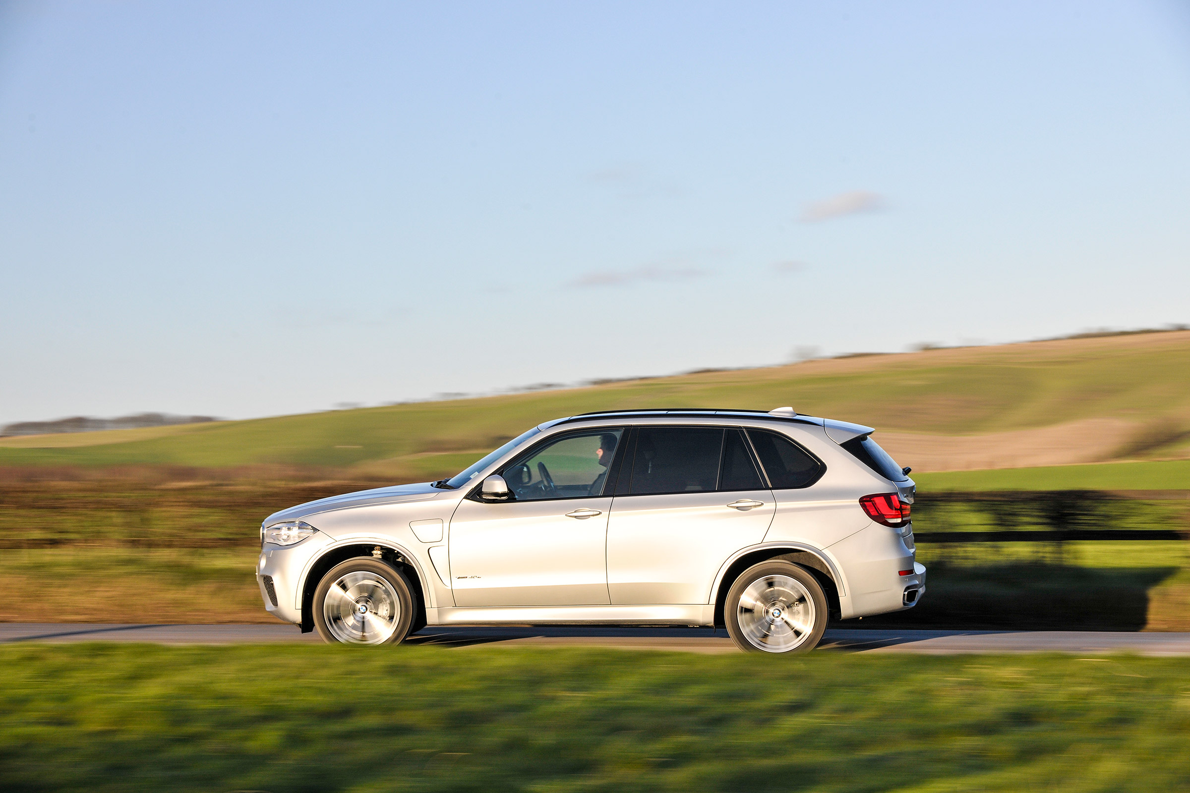 BMW X5 40e - side