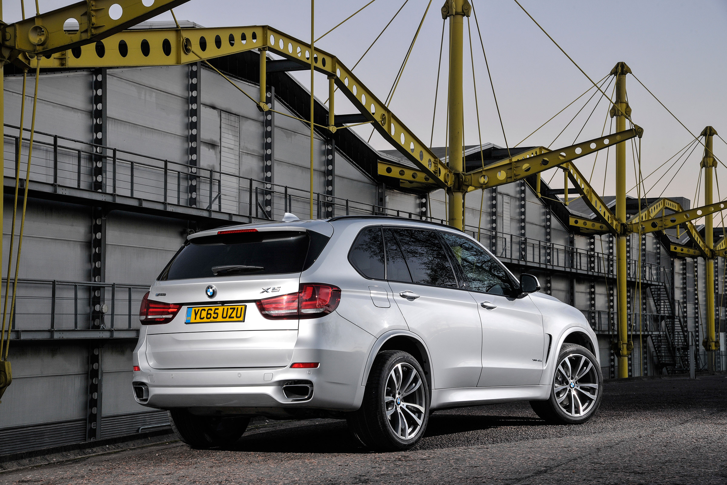 BMW X5 40e - rear static