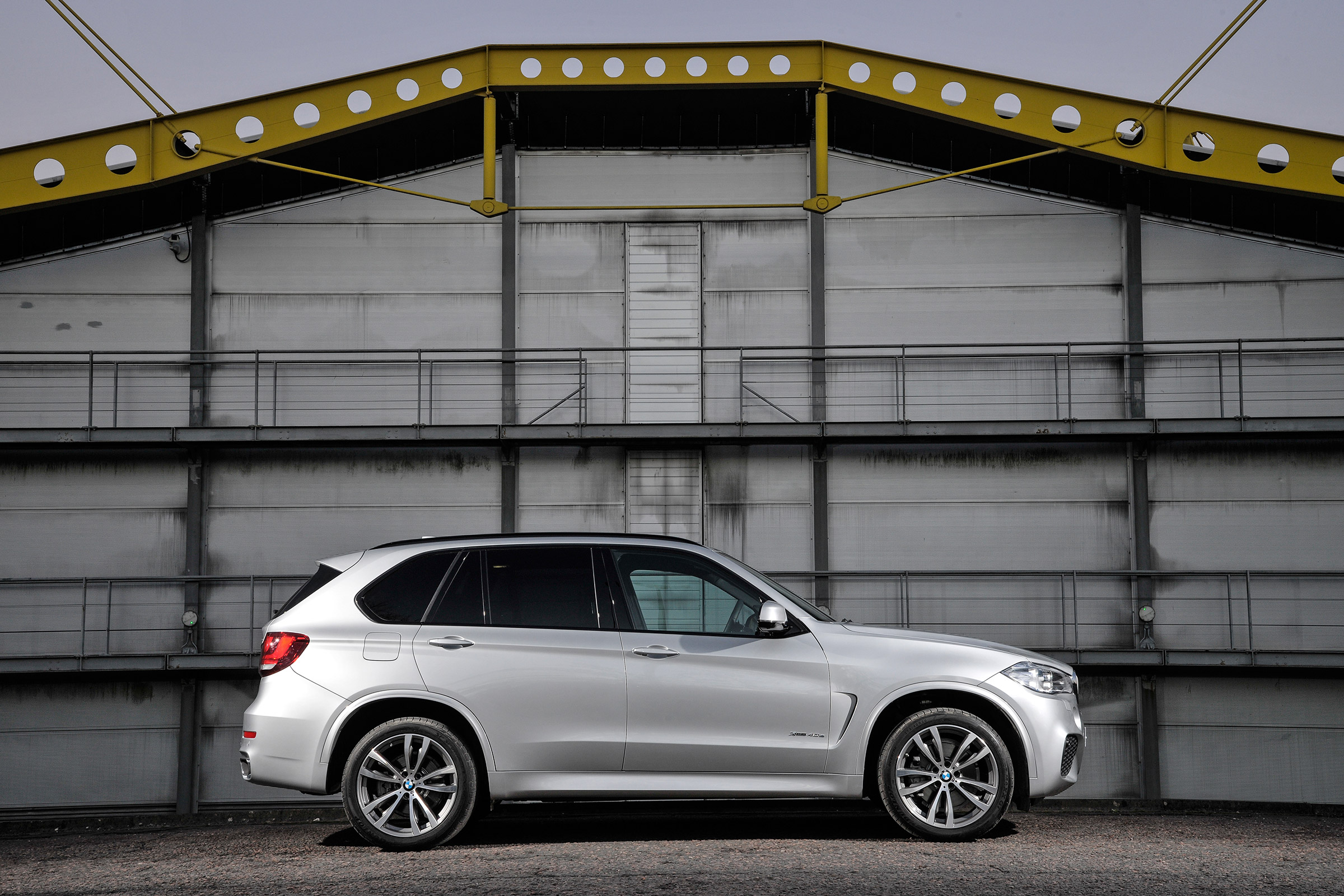 BMW X5 40e - profile