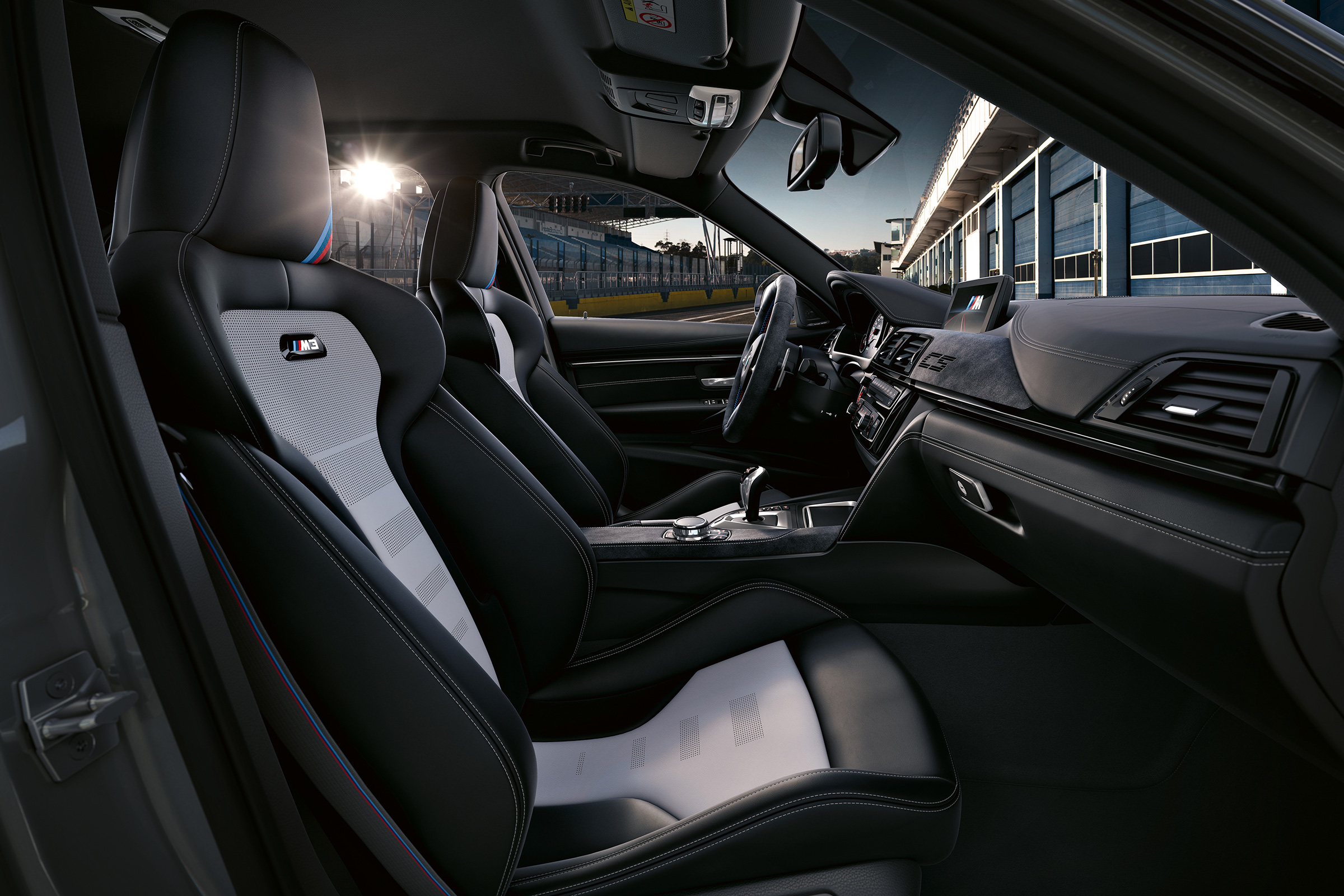 BMW M3 CS  – front seats