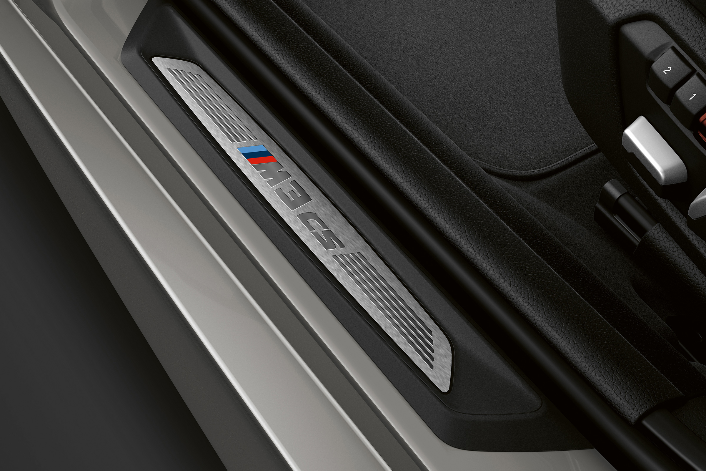 BMW M3 CS  – sill