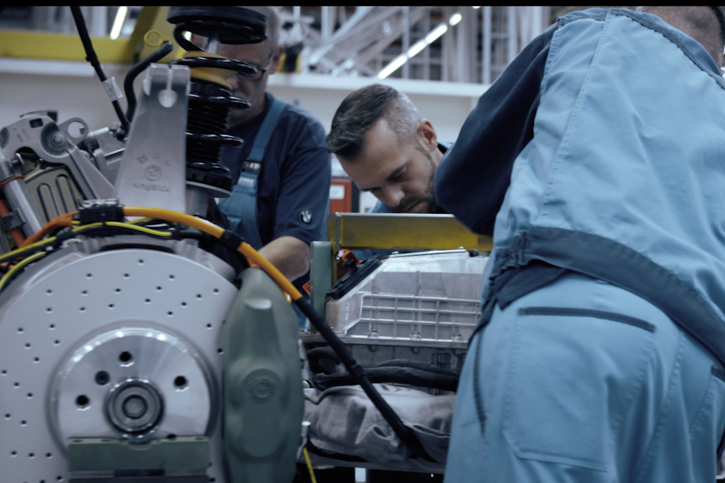 BMW i8 Spyder - factory tease