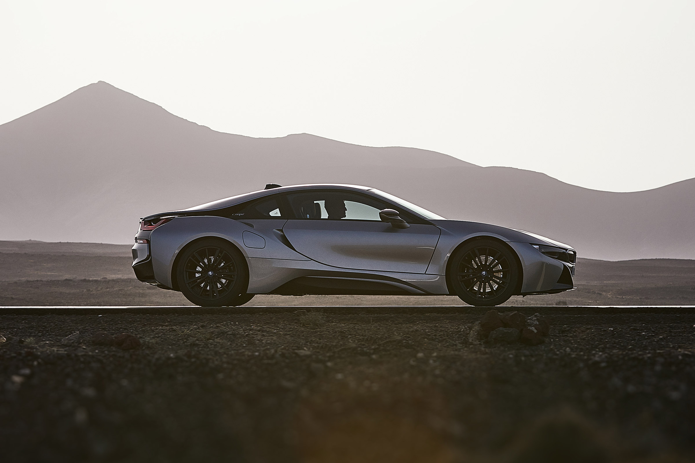 BMW i8 coupe profile