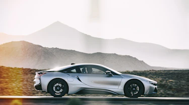 BMW i8 Roadster - side
