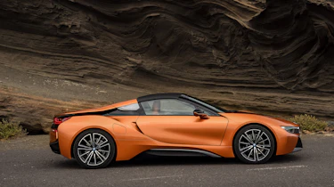 BMW i8 Roadster - profile