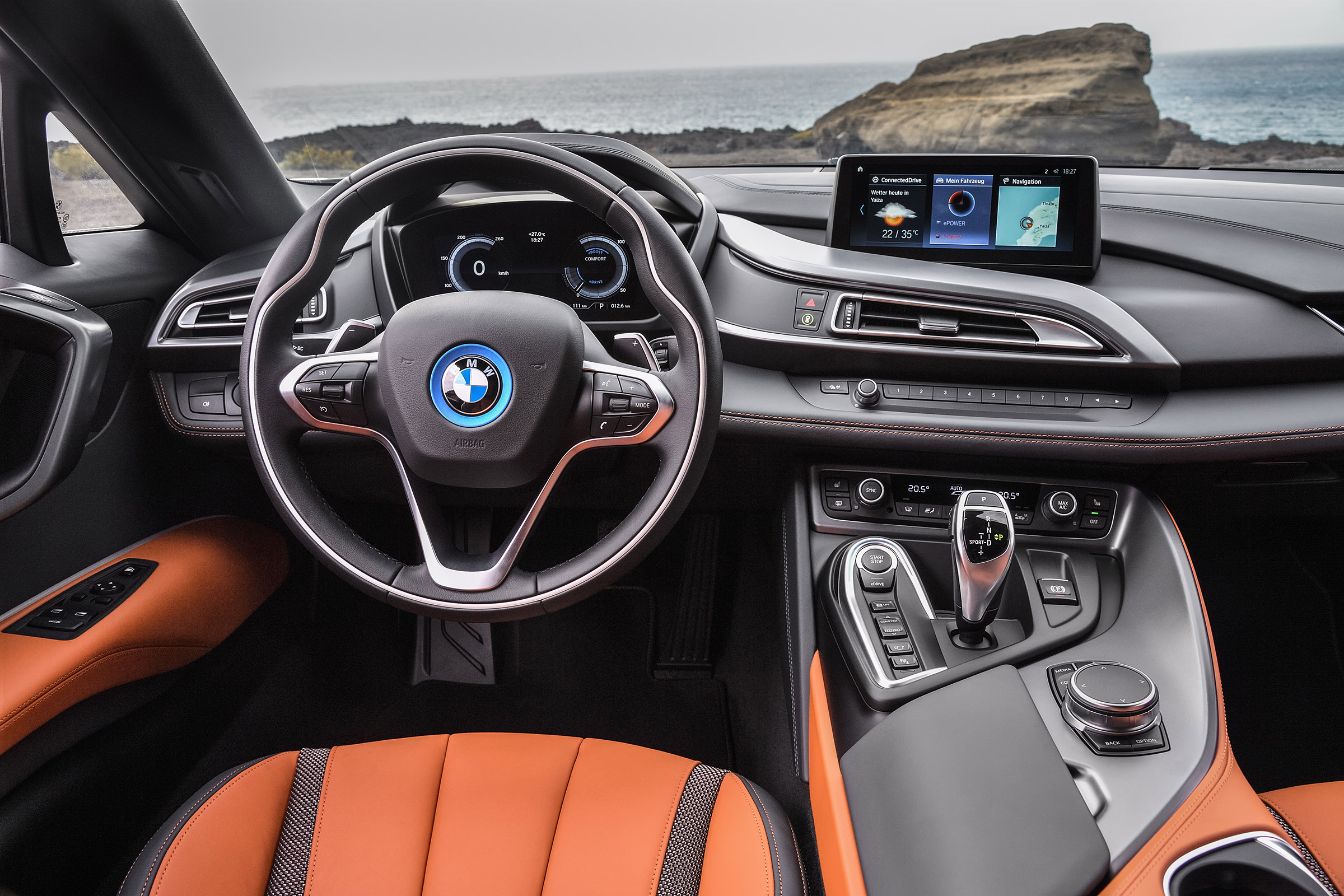 BMW i8 Roadster - interior