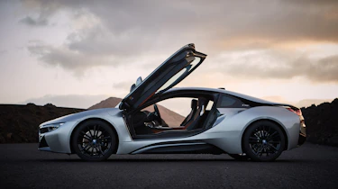 BMW i8 Roadster - side