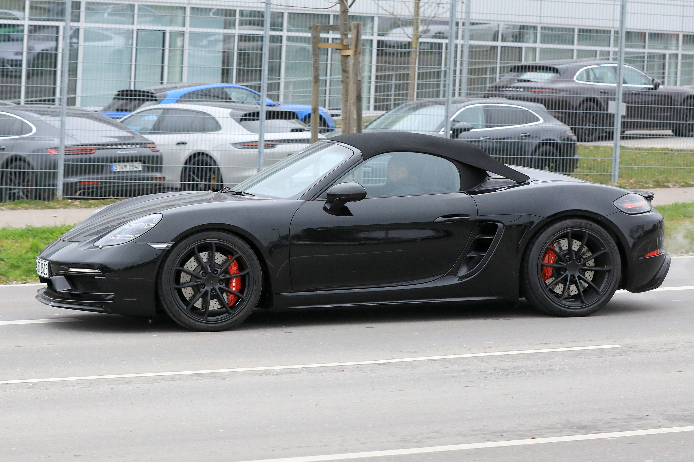 Porsche 718 Boxster Spyder Spies – side
