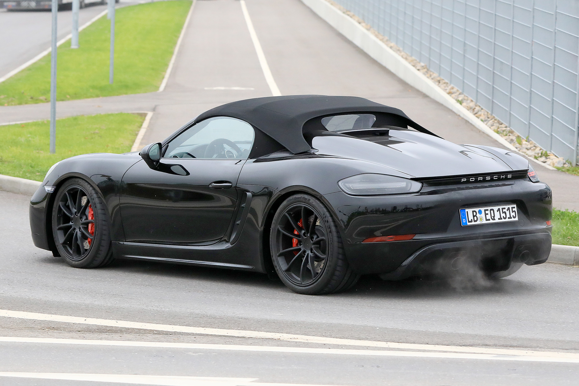 Porsche 718 Boxster Spyder Spies – rear quarter
