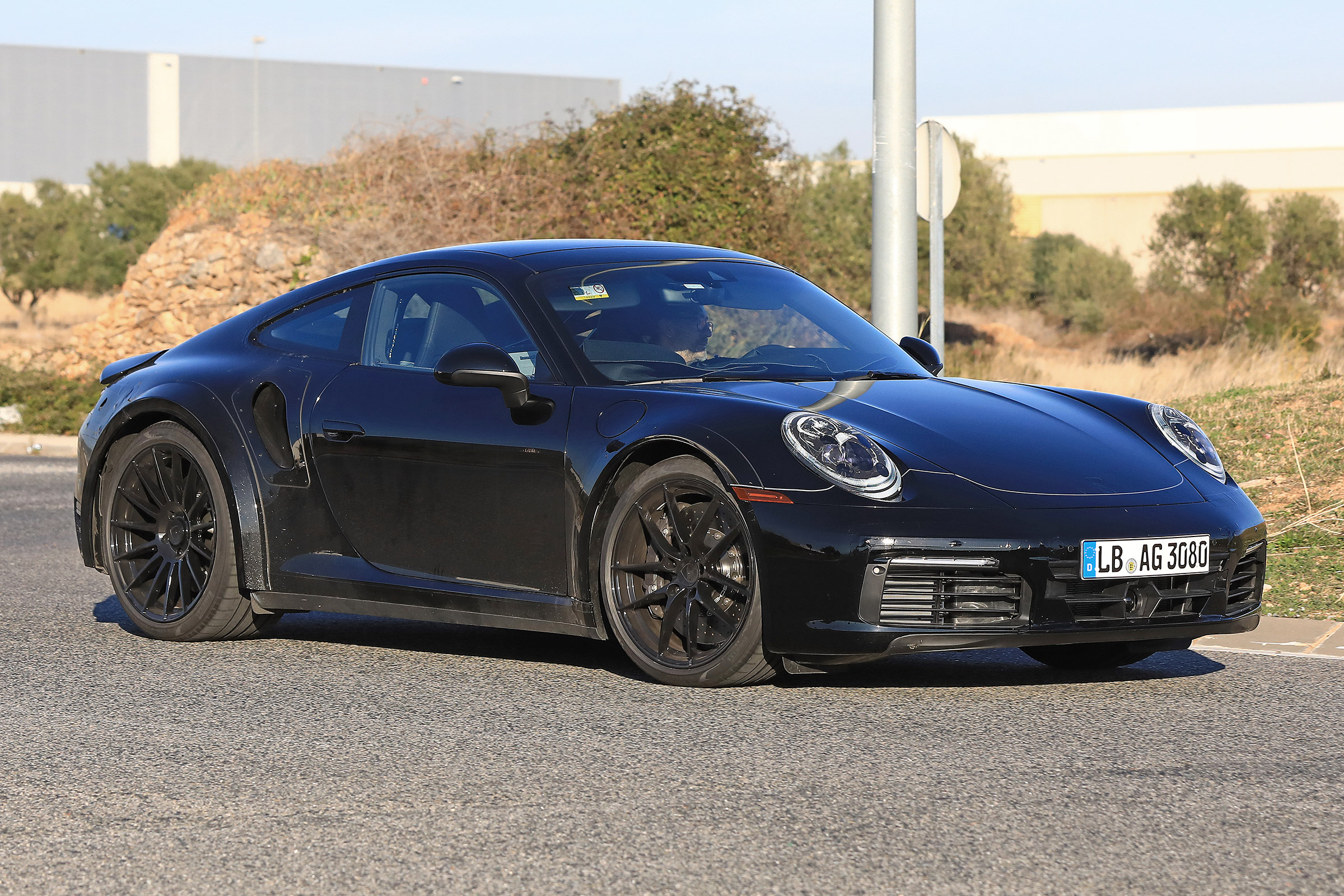 Porsche 911 Turbo spy 2017 - front quarter