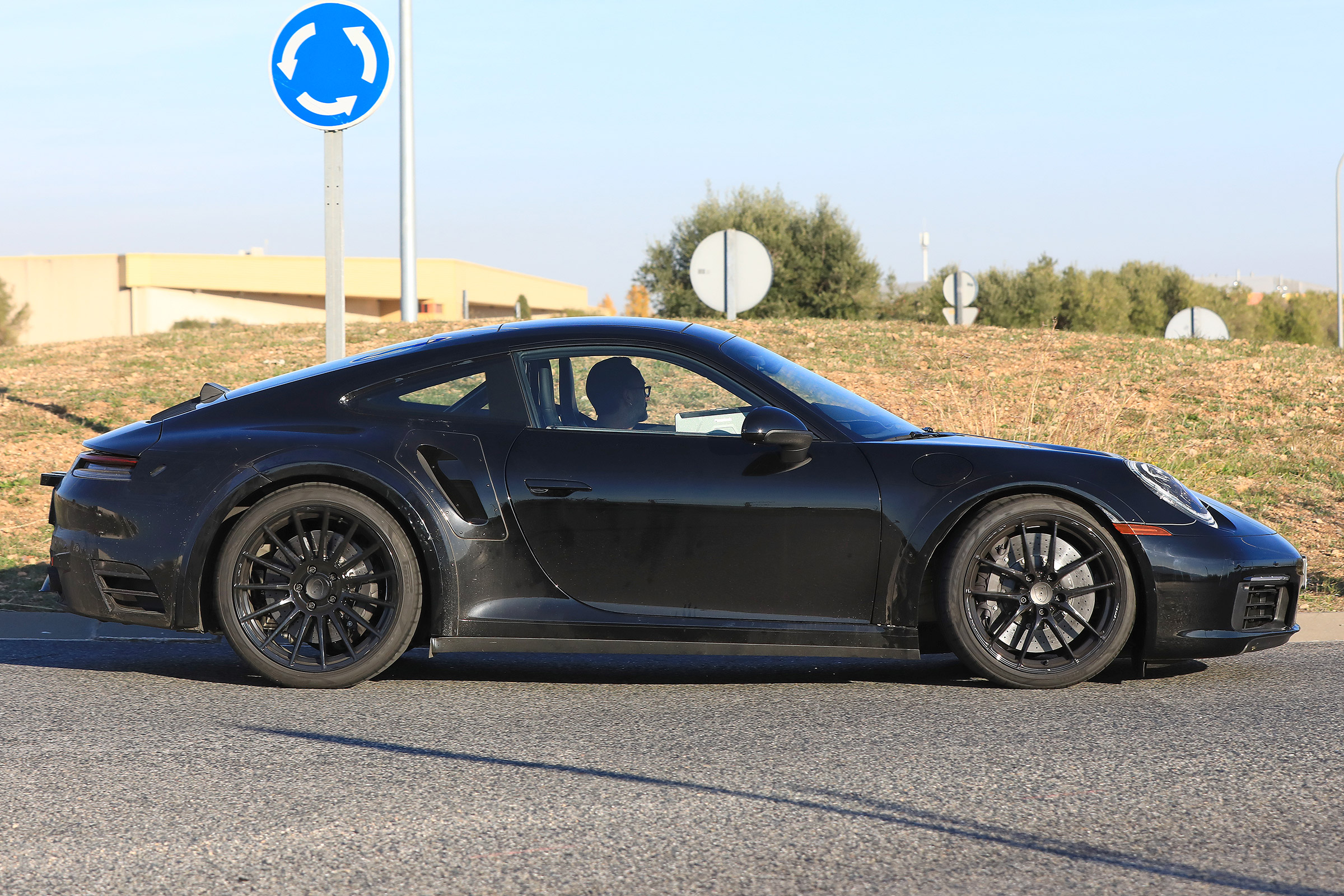 Porsche 911 Turbo spy 2017 - profile