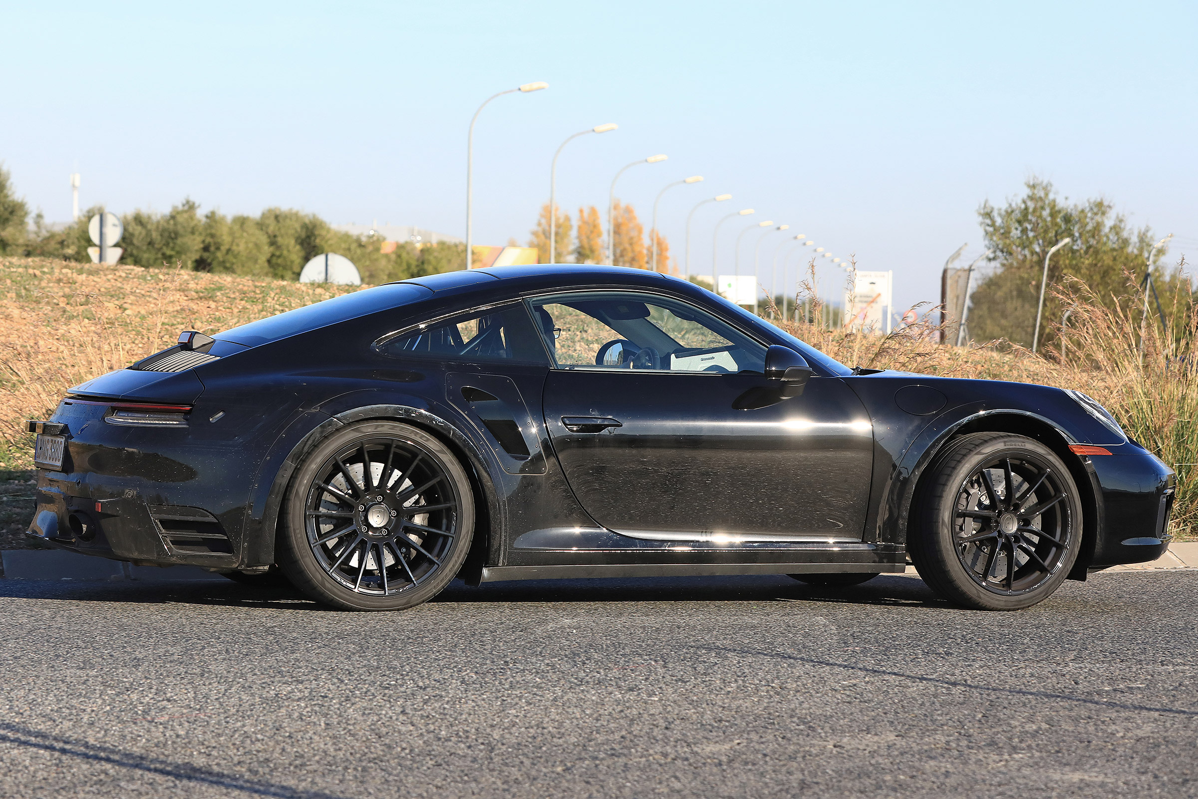 Porsche 911 Turbo spy 2017 - rear quarter