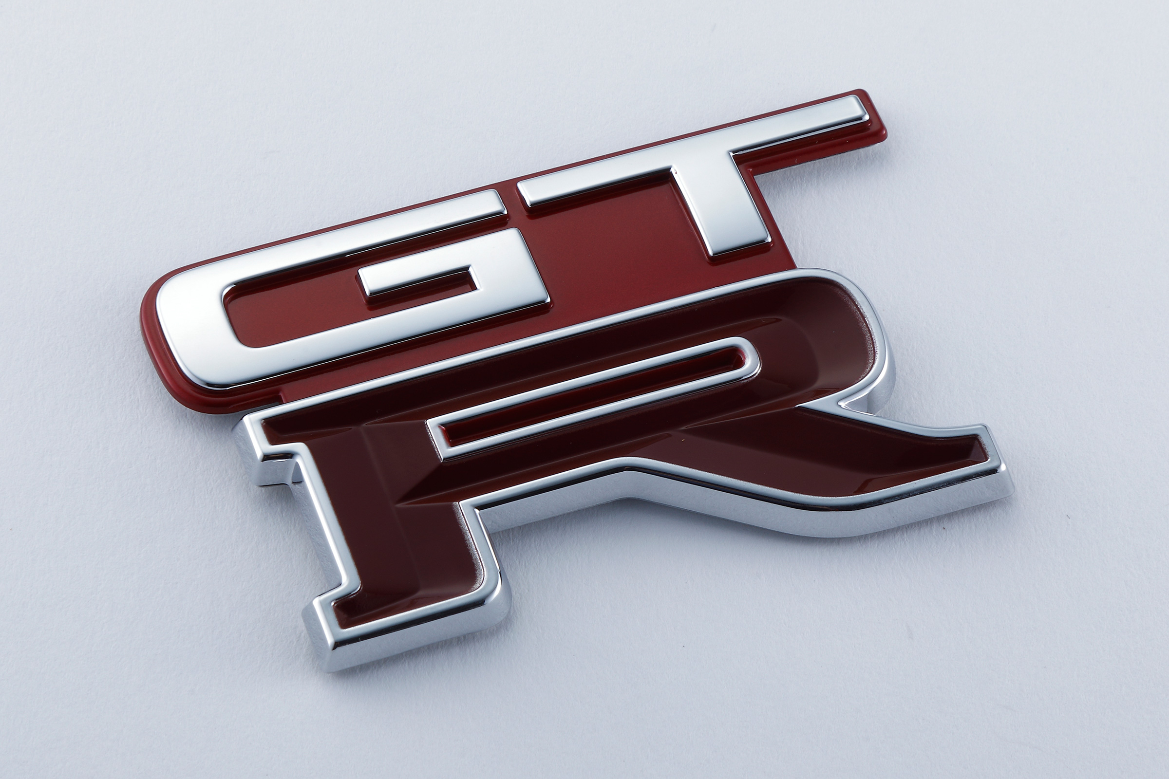 Nissan GT-R emblem