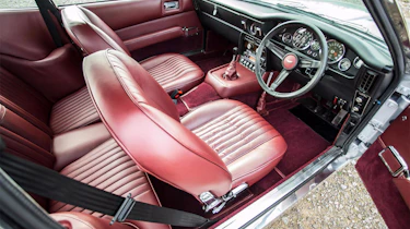 Aston Martin Vantage - interior