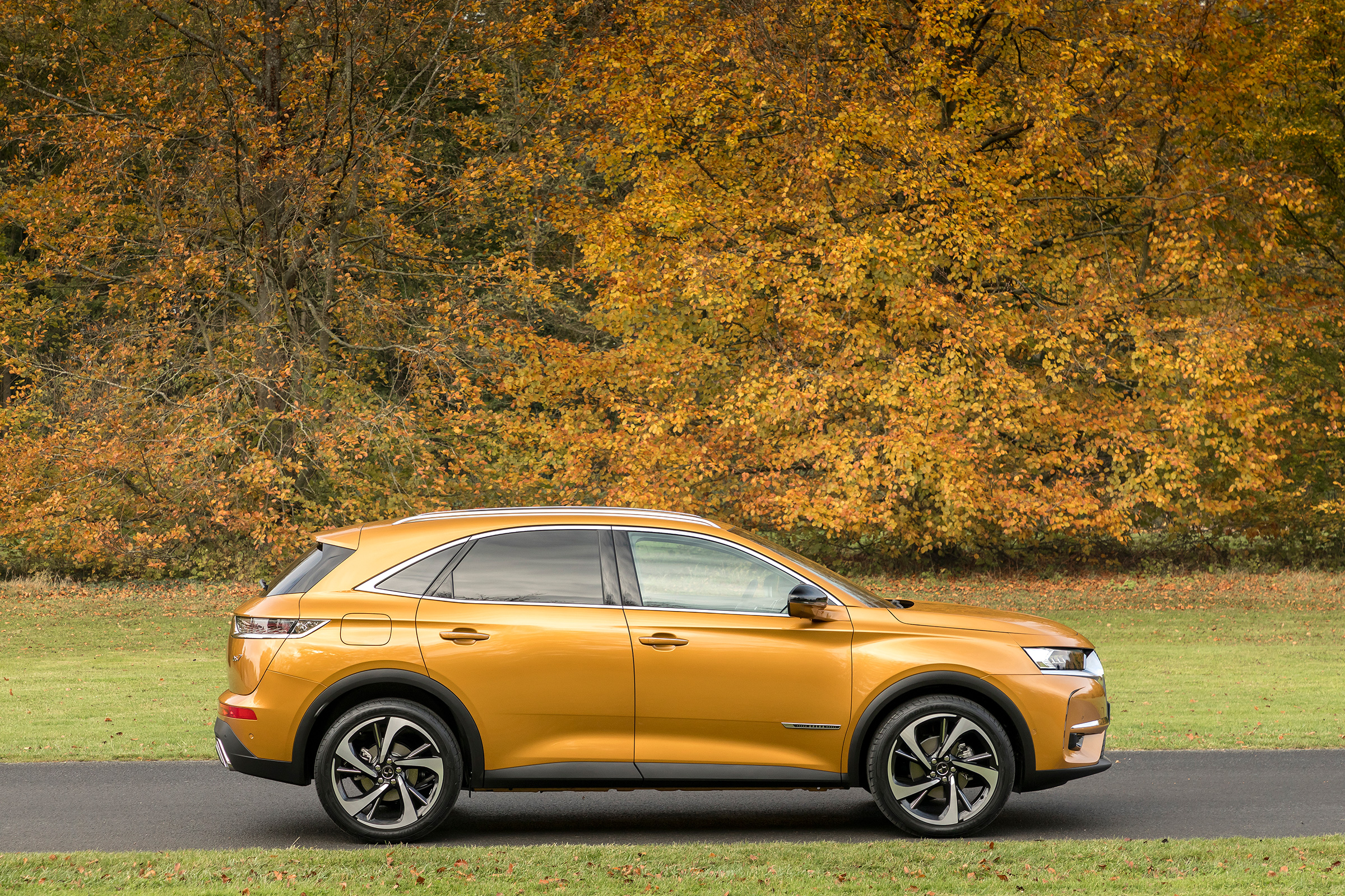 DS7 Crossback – side