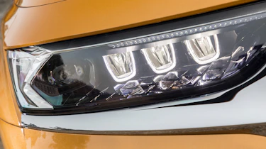 DS7 Crossback – headlight close-up