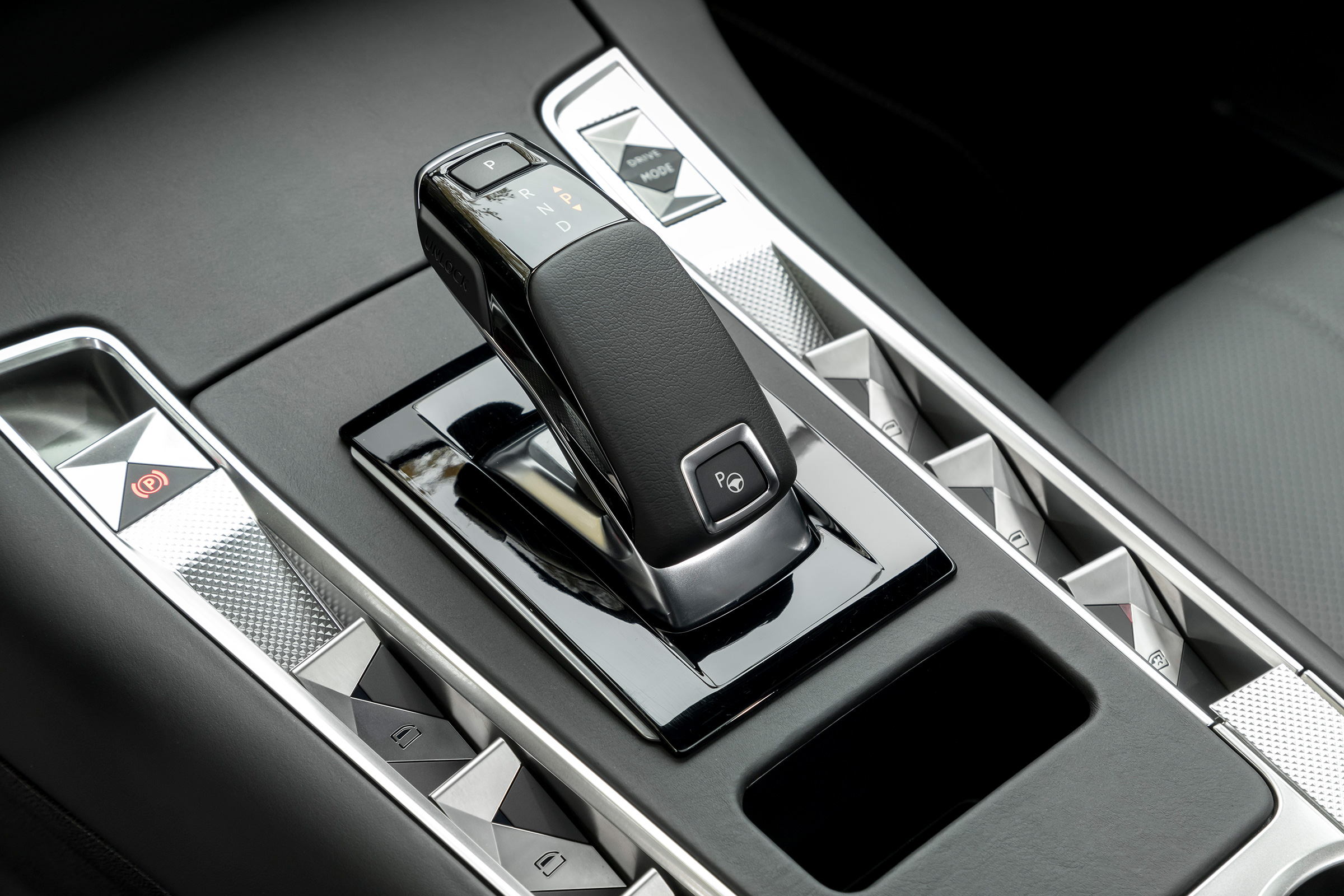 DS7 Crossback – gear lever