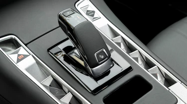 DS7 Crossback – gear lever