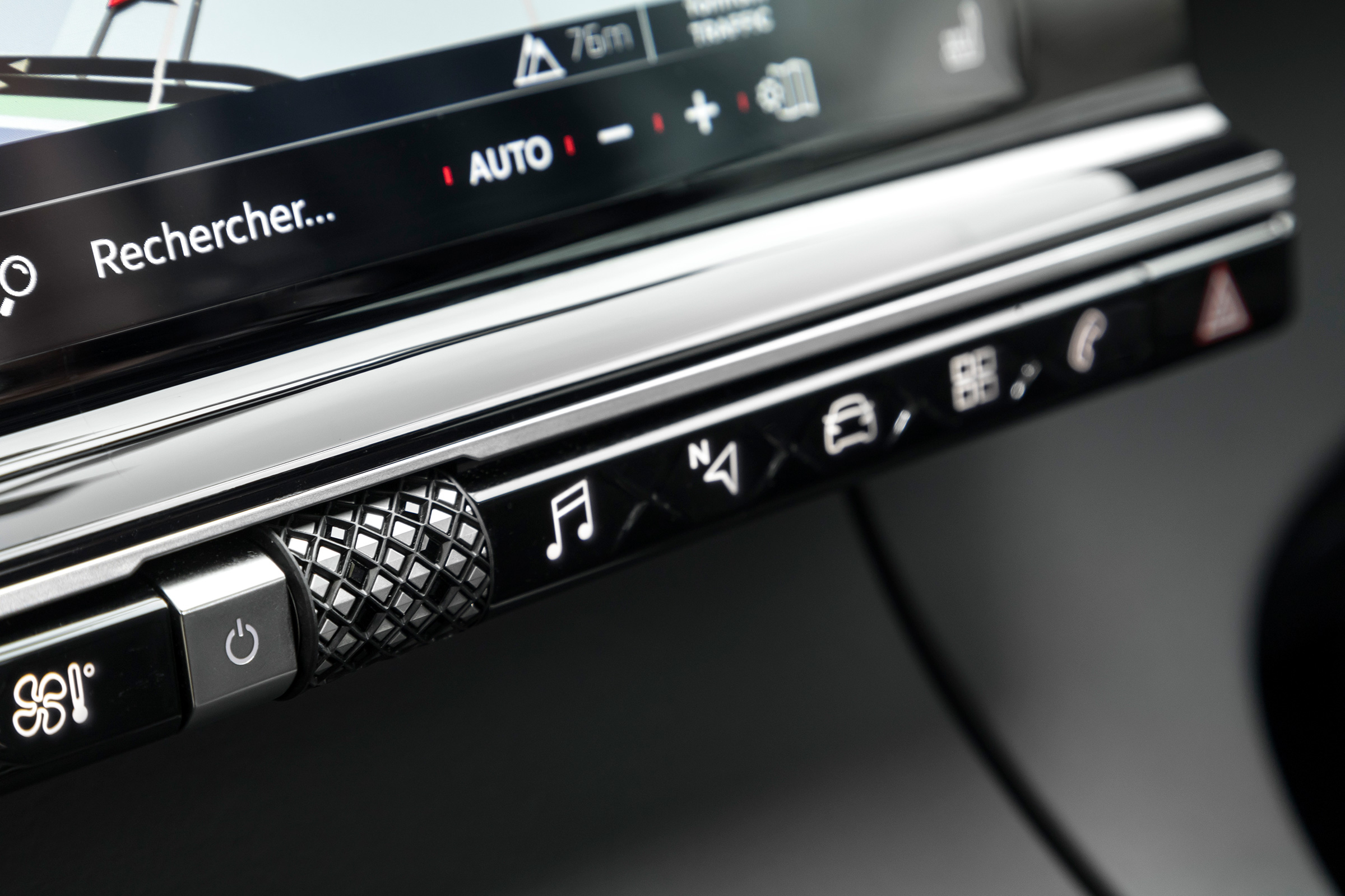 DS7 Crossback – centre console control bar