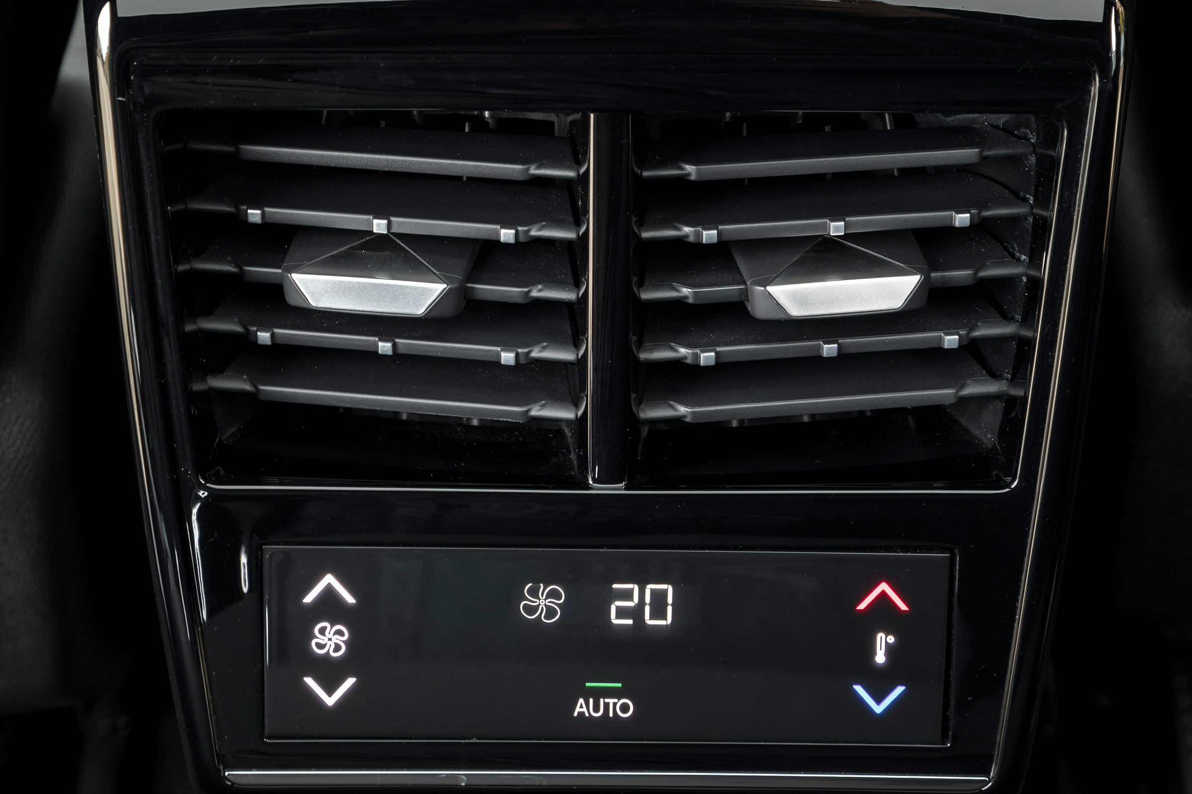 DS7 Crossback – rear-row climate controls 