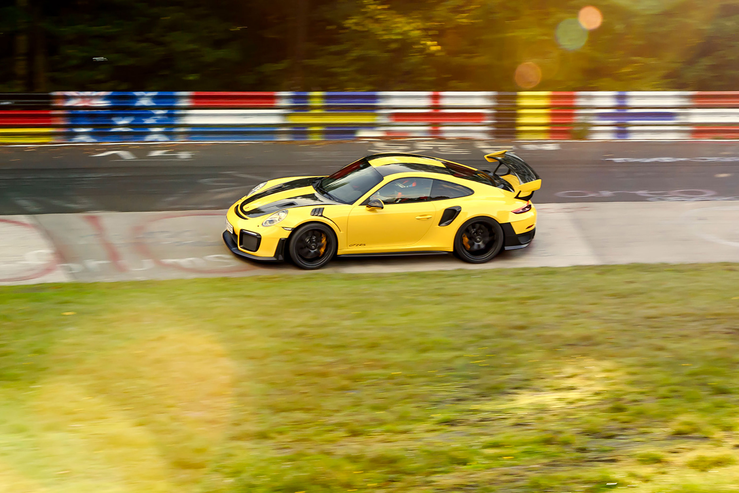 Porsche 911 GT2 RS – Lars Kern Nurburgring record 