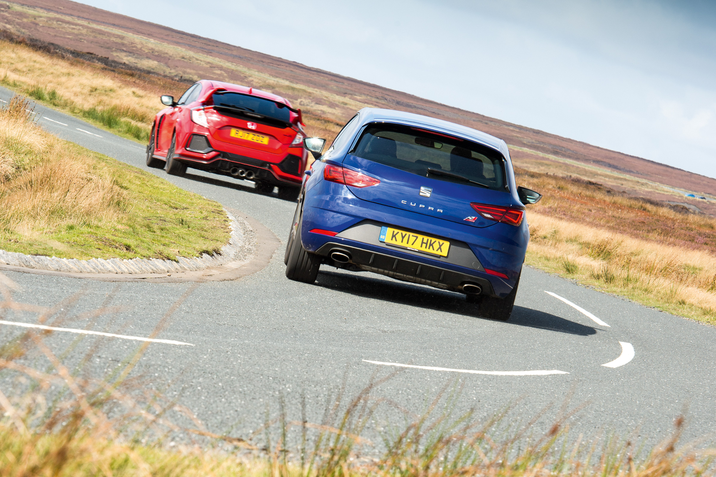 Honda Civic Type R and SEAT Leon Cupra 300 - rear