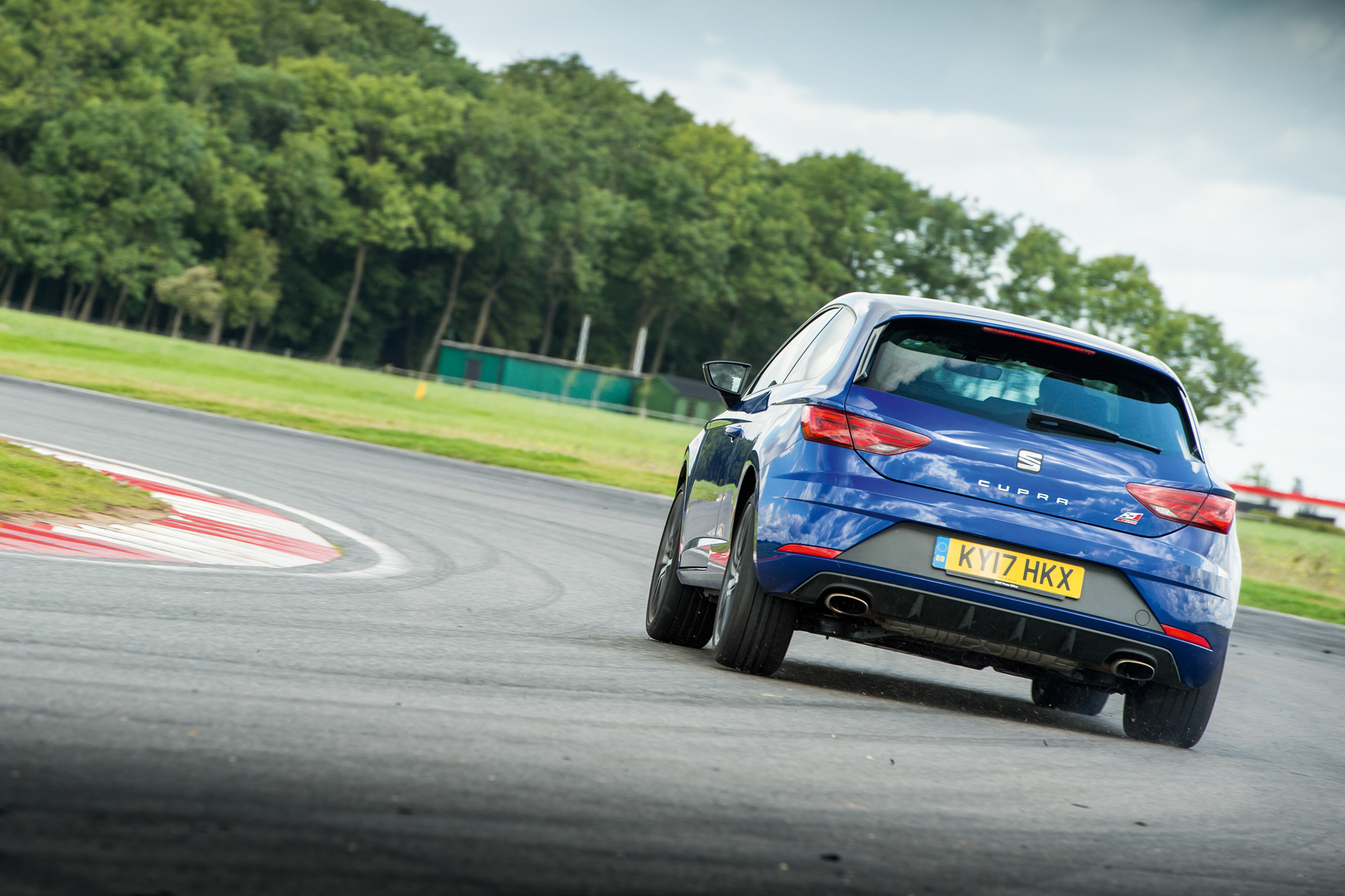 SEAT Leon Cupra 300 - on track