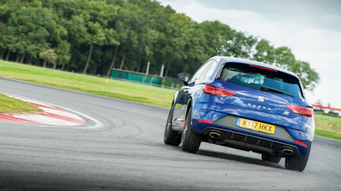 SEAT Leon Cupra 300 - on track