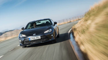 GT86 v MX-5 RF - front tracking
