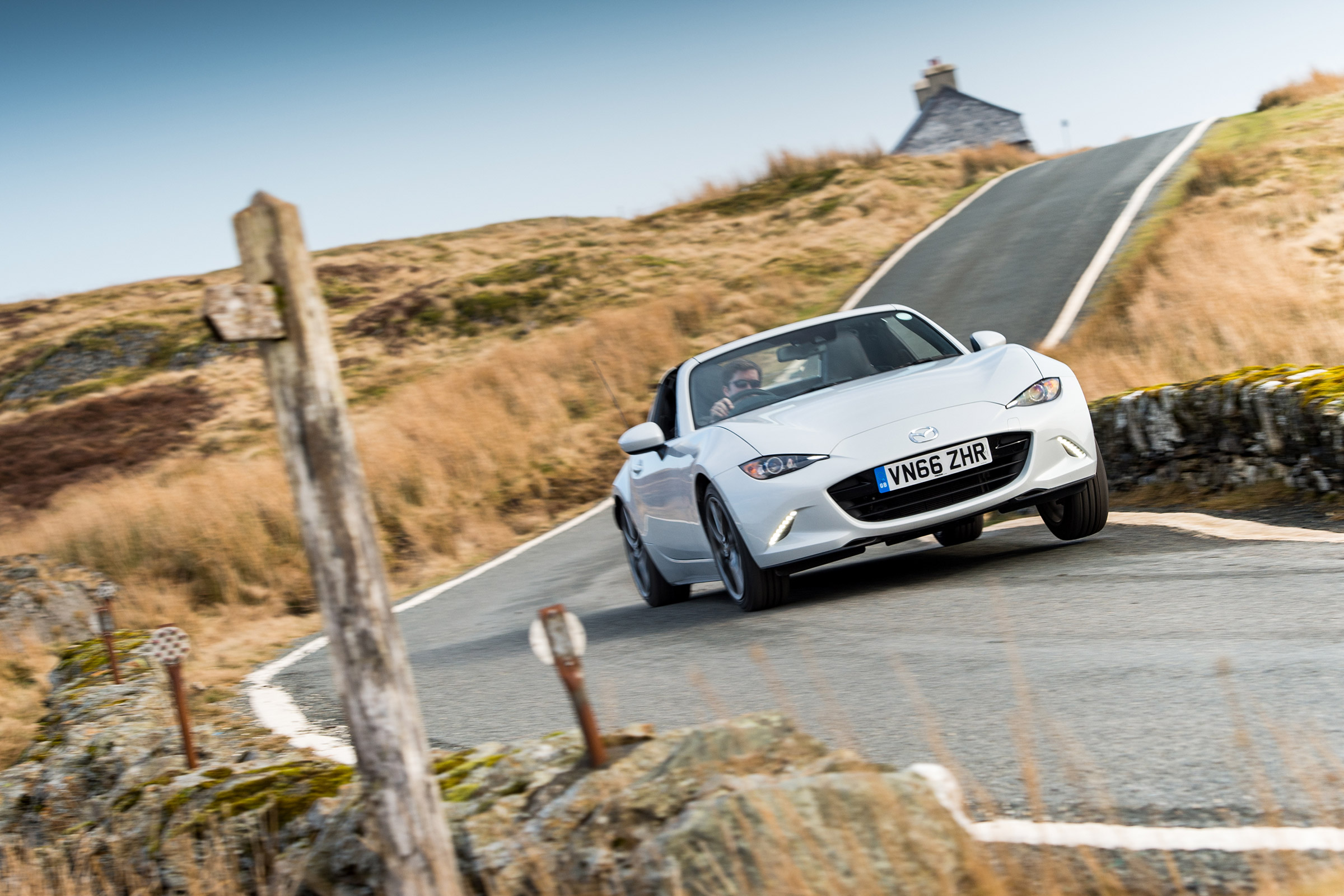 GT86 v MX-5 RF - cornering