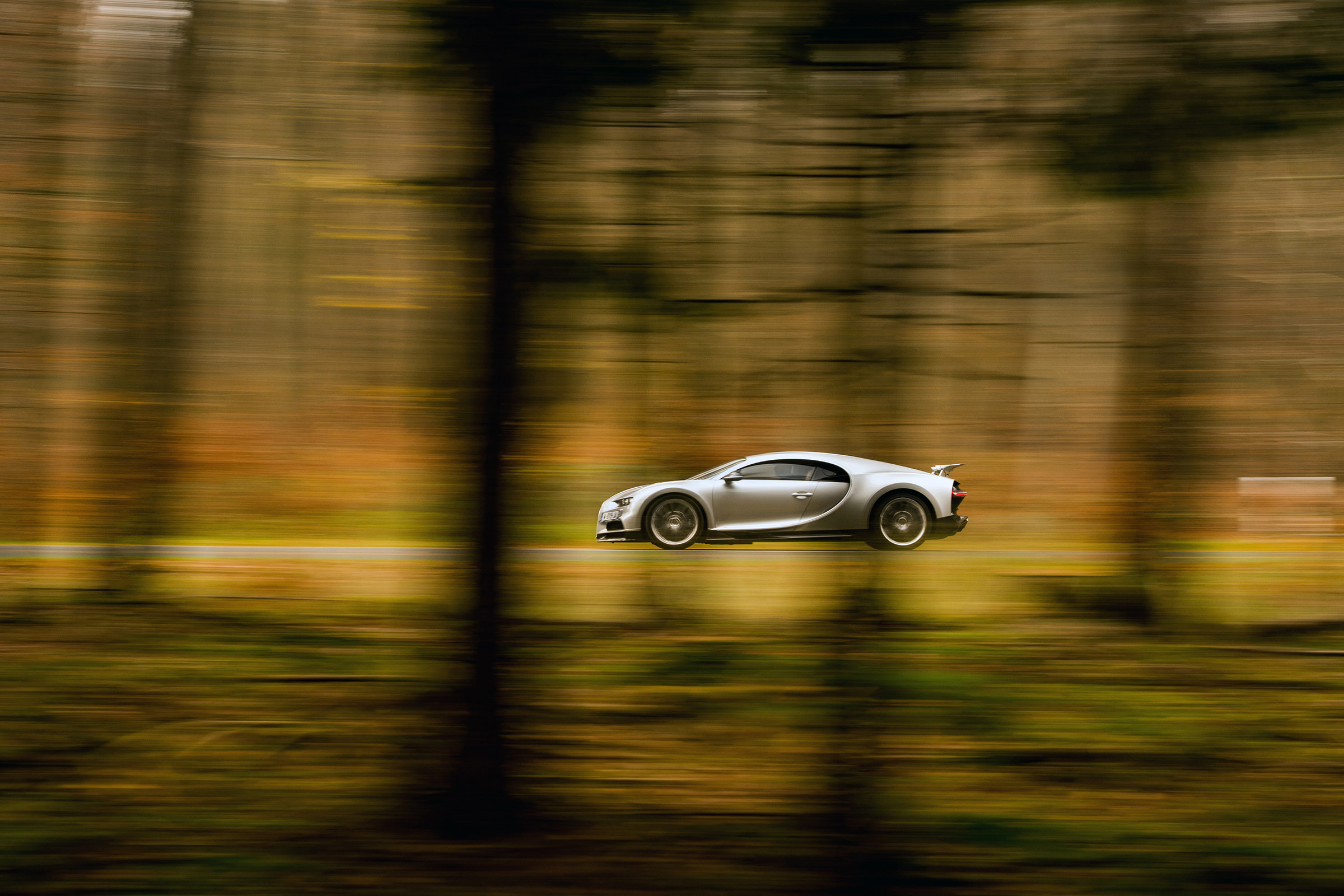eCoty Bugatti Chiron - side