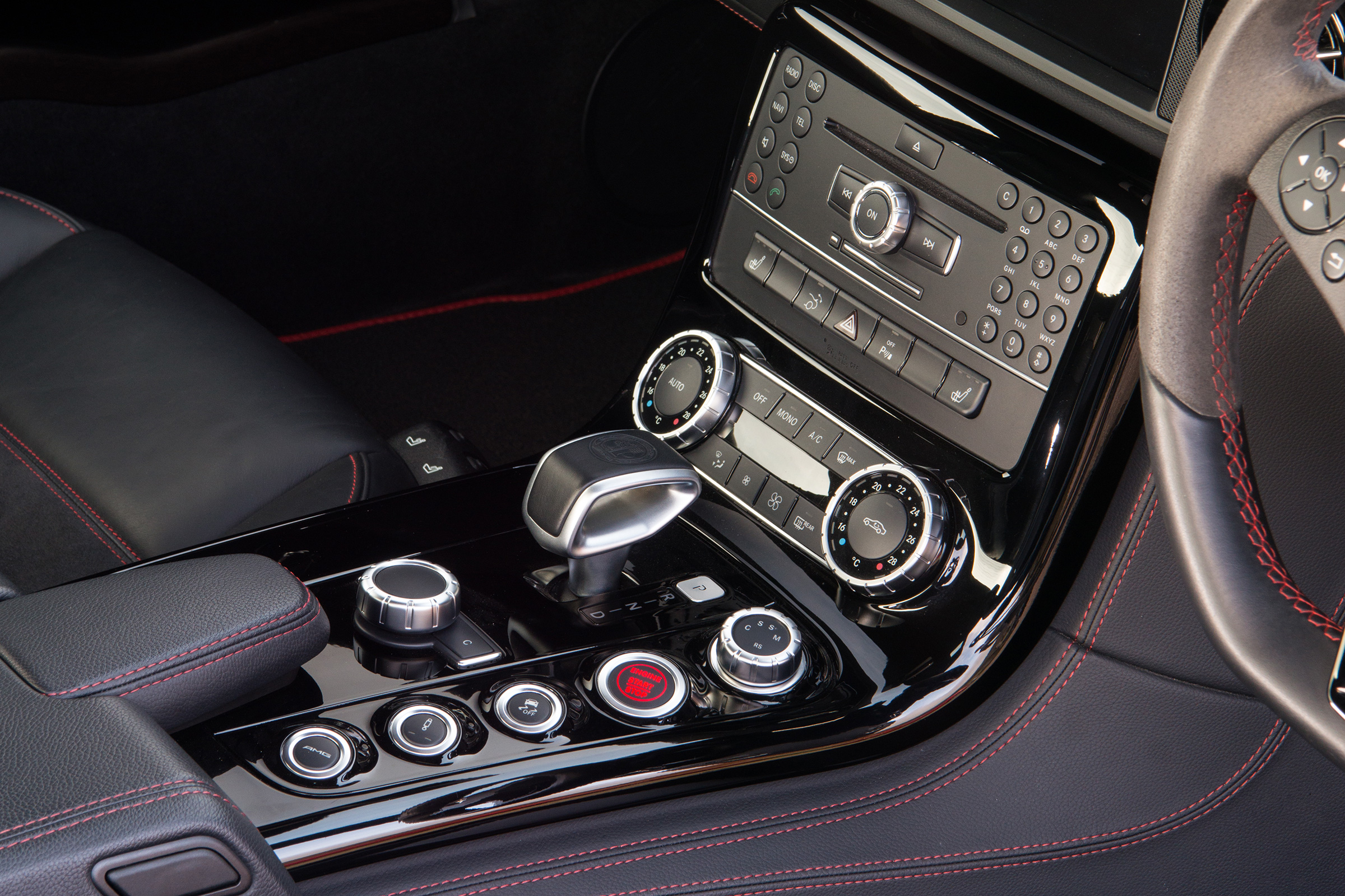 Mercedes-Benz SLS AMG – centre console