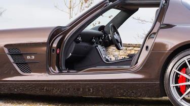 Mercedes-Benz SLS AMG – side (doors up)